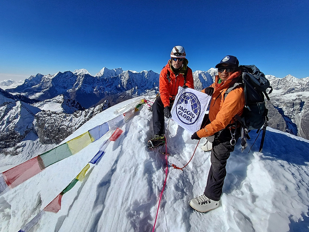 Ian\'s first Himalayan summit
