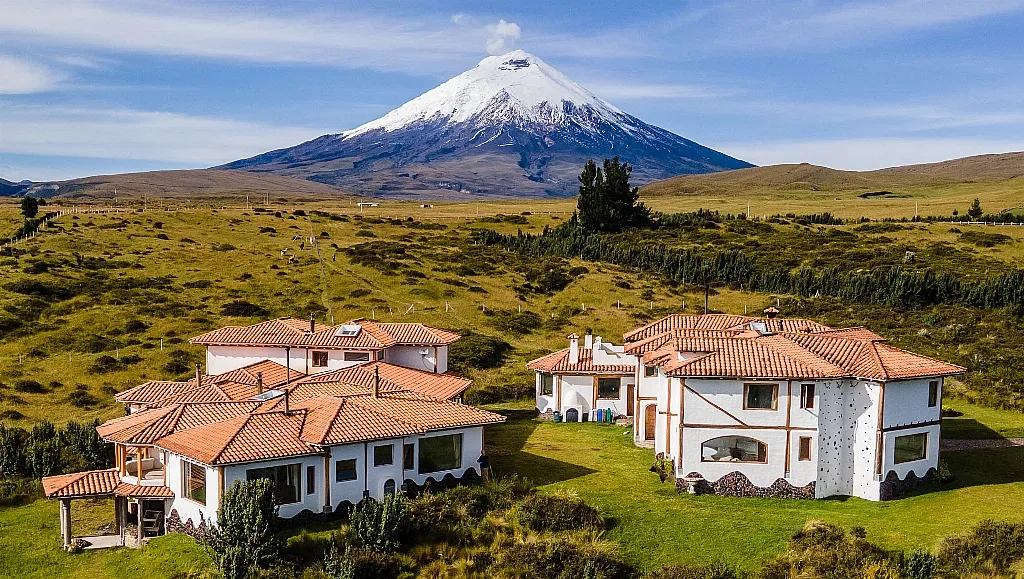 Hacienda Los Mortinios and Cotopaxi