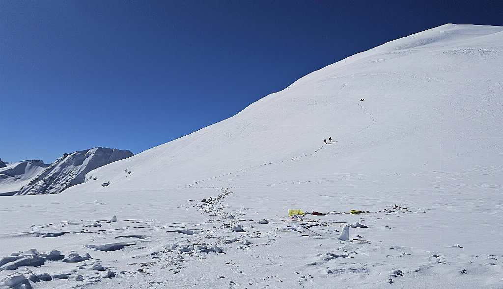 At 6000m on Saribung