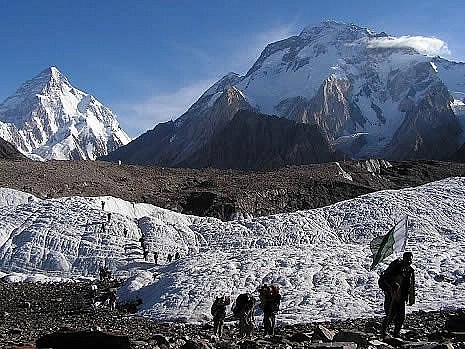 Trekking south from Concordia down the Vigne Glacier